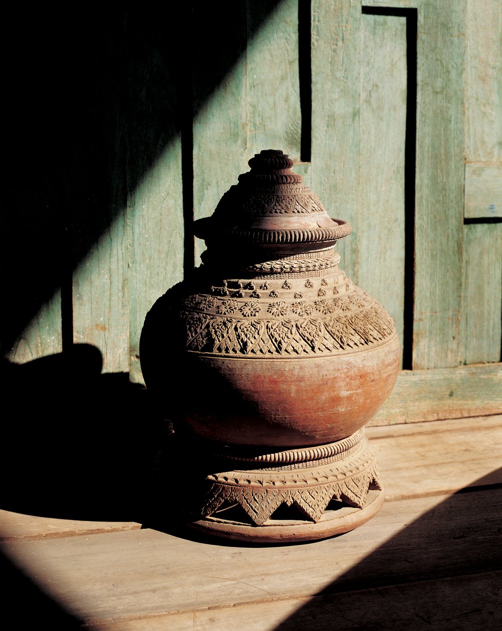 Vizes edény (kerámia) alkotó: Thai School