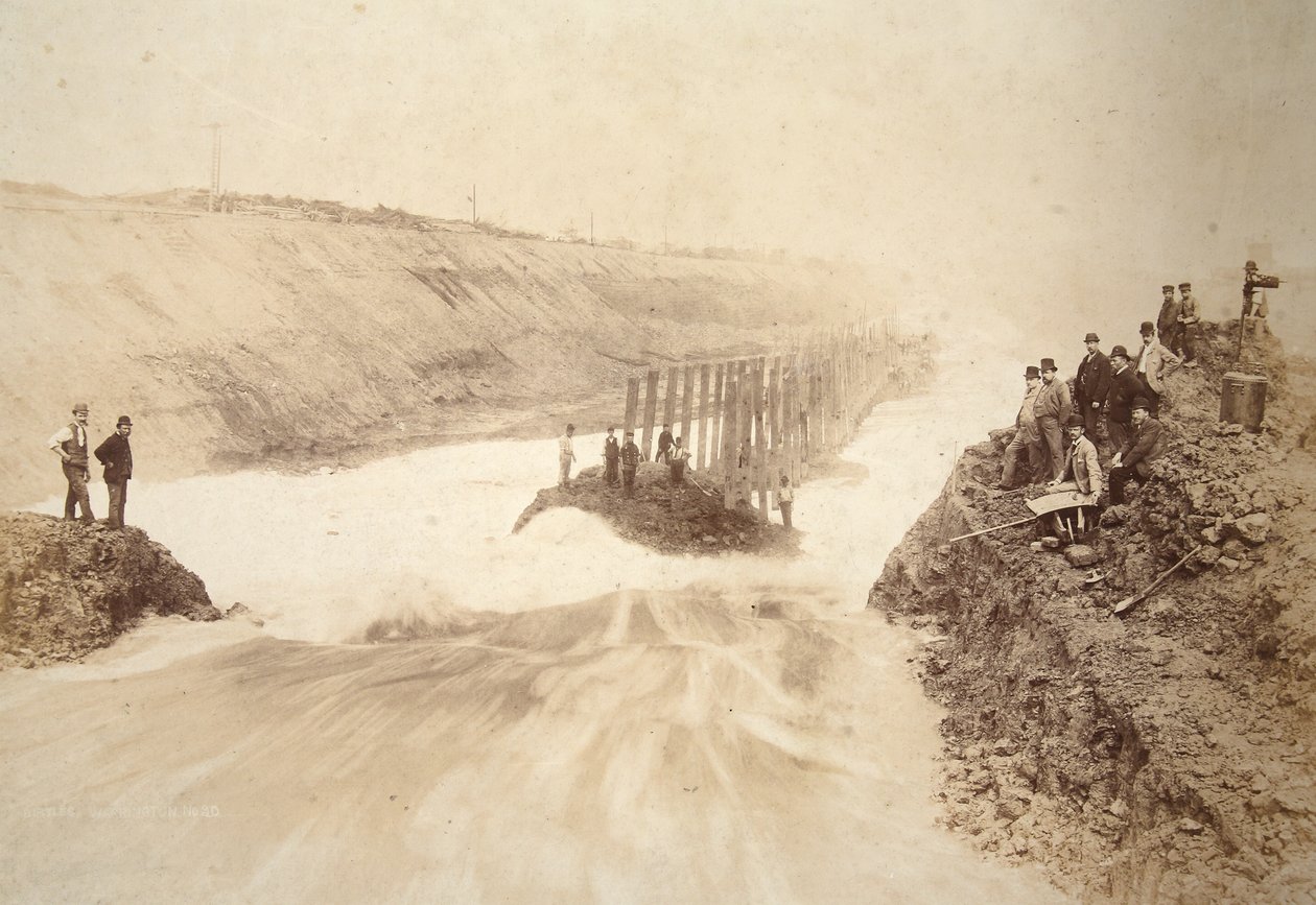 Vízbeengedés az Ellesmere Portban, E.L. Williams és más mérnökök (szépia fotó) alkotó: Thomas Birtles