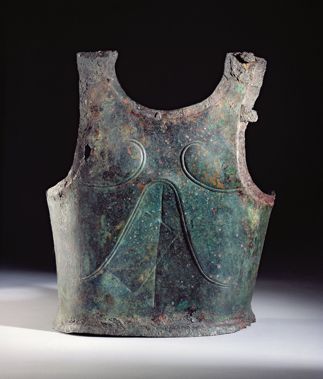Mellvért egy cuirass-ból, a Dalboki-sírban találták (bronz) alkotó: Thracian