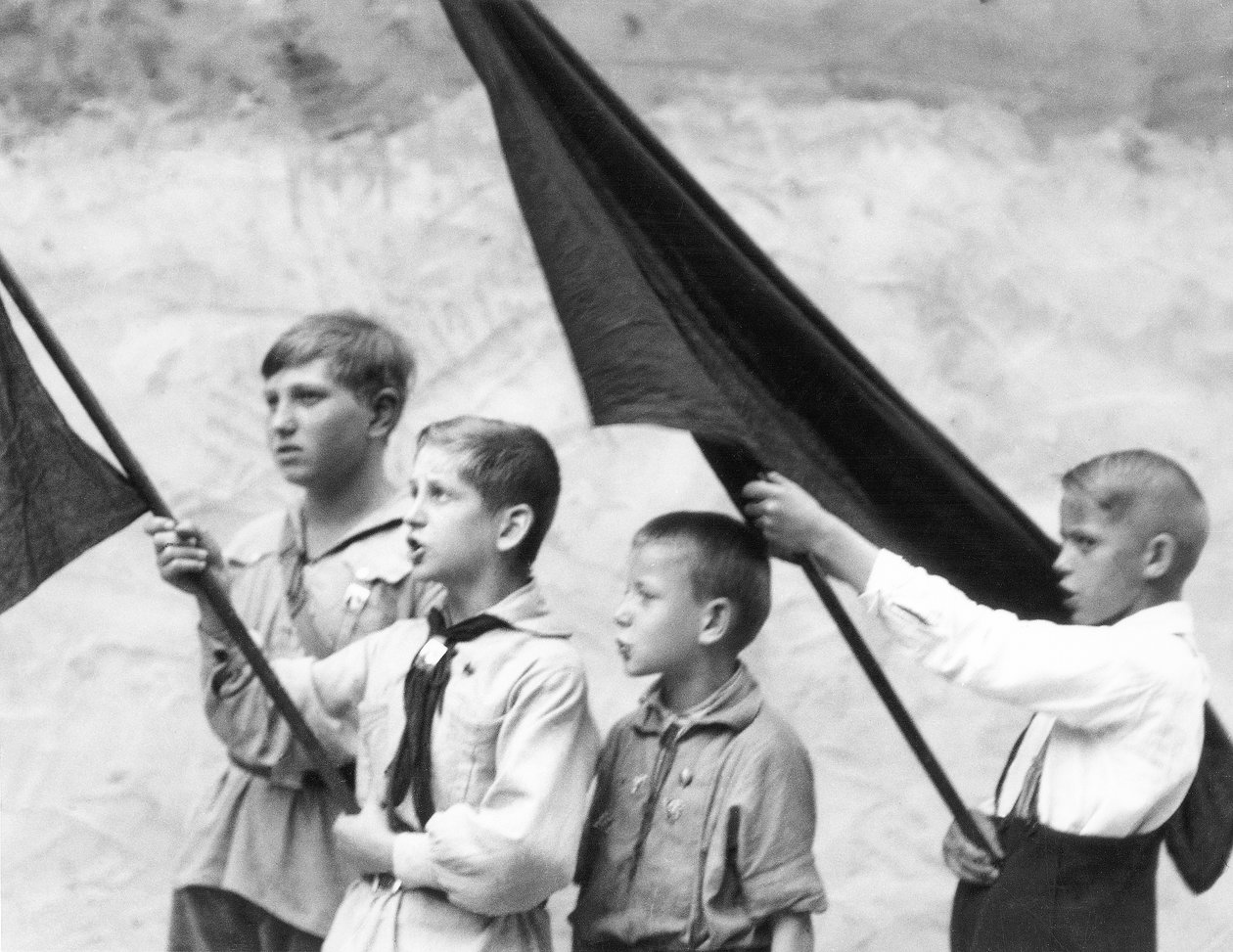 Ifjú úttörők, Berlin, Németország, 1930 alkotó: Tina Modotti
