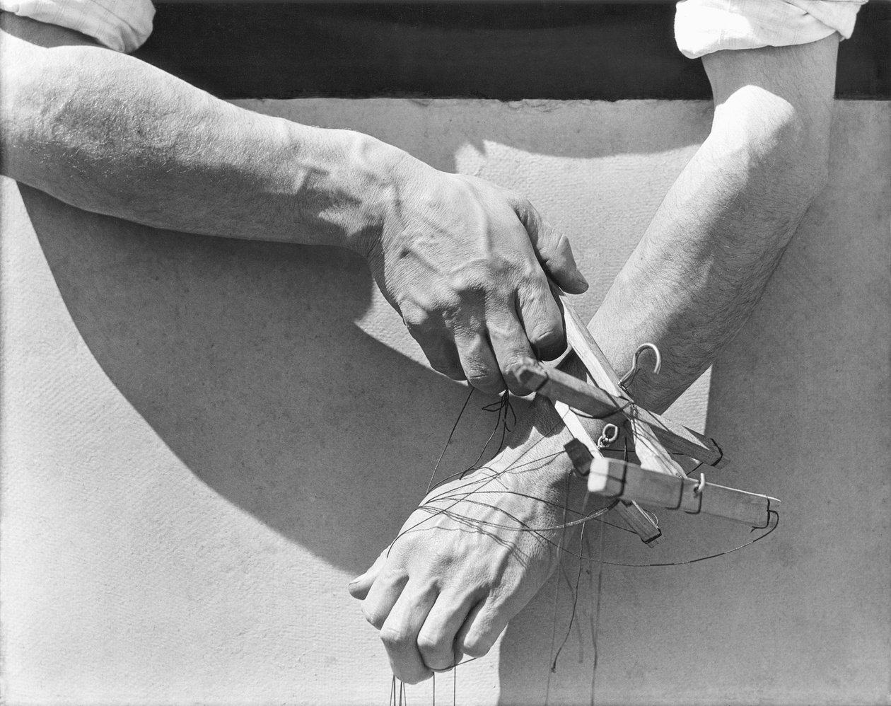 A bábjátékos keze, 1929 alkotó: Tina Modotti
