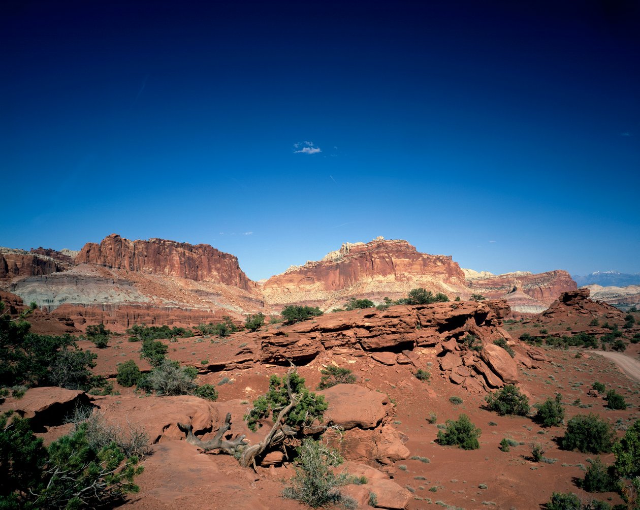 Capitol Dome és Chimney Rock, Capitol Reef Nemzeti Park, Utah alkotó: Unbekannt Unbekannt