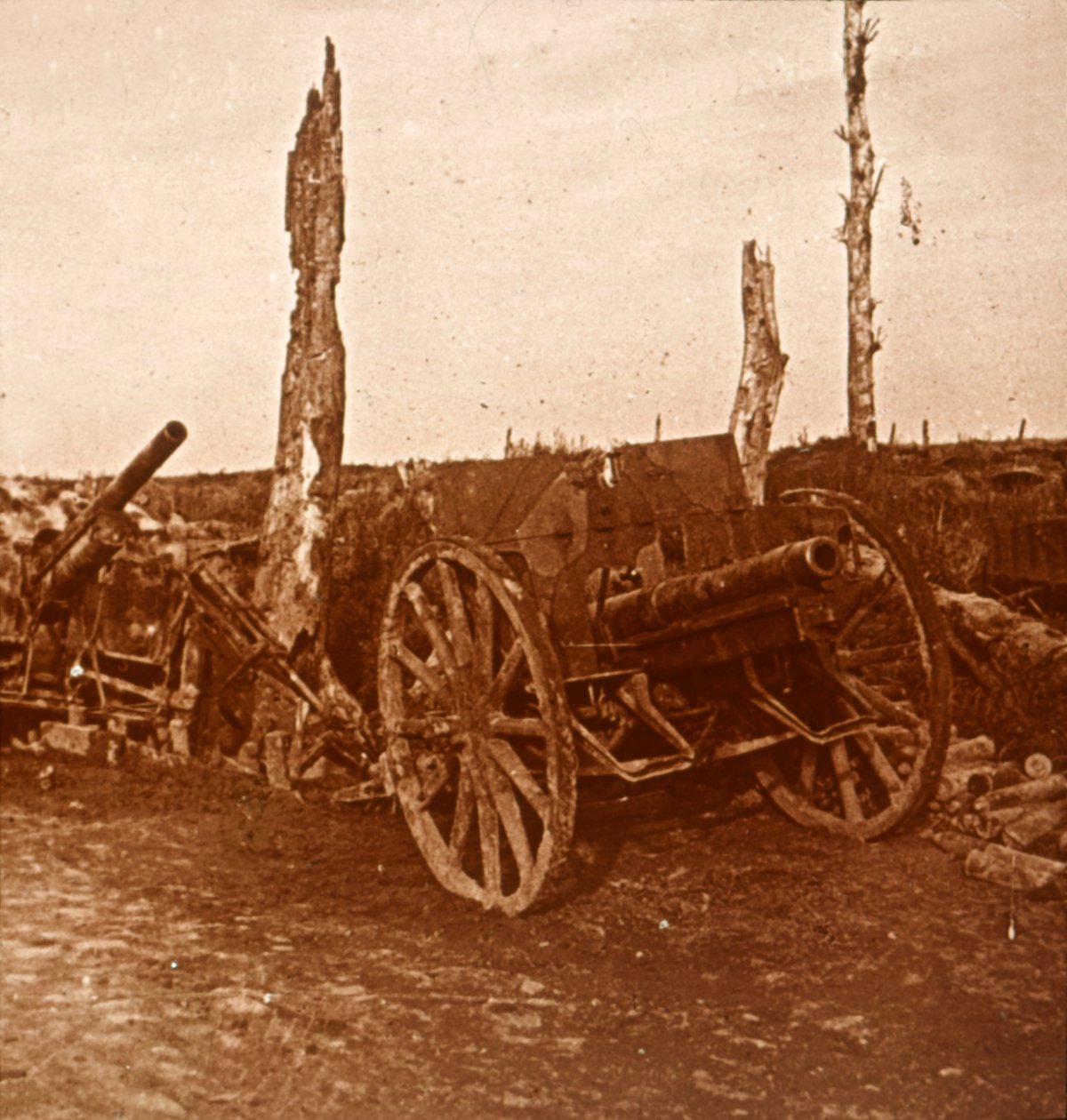 Elhagyott ágyúk, c1914-c1918 alkotó: Unbekannt