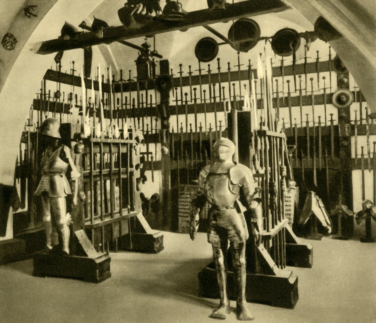Fegyvertár, Burg Kreuzenstein, Alsó-Ausztria, 1935. alkotó: Unbekannt
