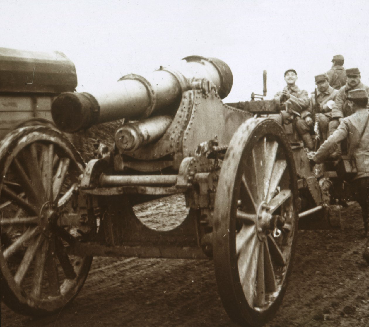 Tüzérségi oszlop Verdunban, Észak-Franciaországban, 1914-c1918 között alkotó: Unbekannt