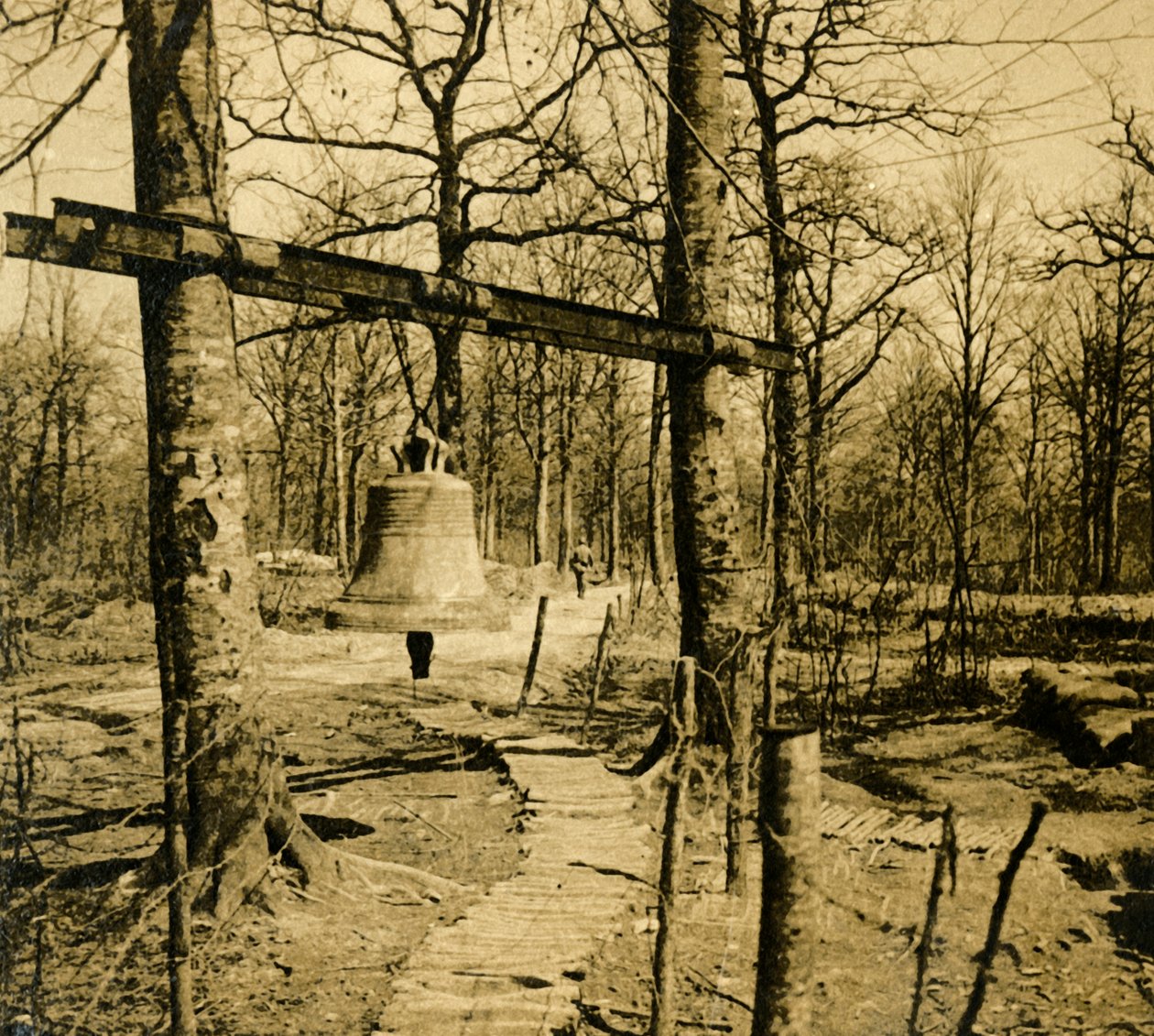 Csengő gáztámadásra figyelmeztet, c1914-c1918 alkotó: Unbekannt