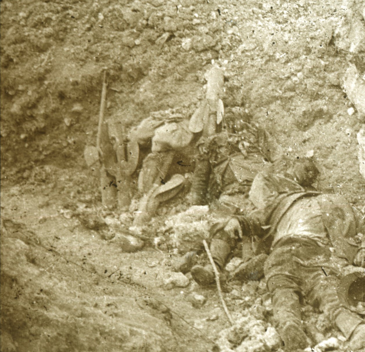 Halott katona holtteste, c1914-c1918 alkotó: Unbekannt