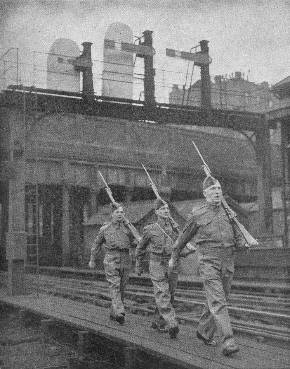 Britain on Guard, 1940, 1940 alkotó: Unbekannt