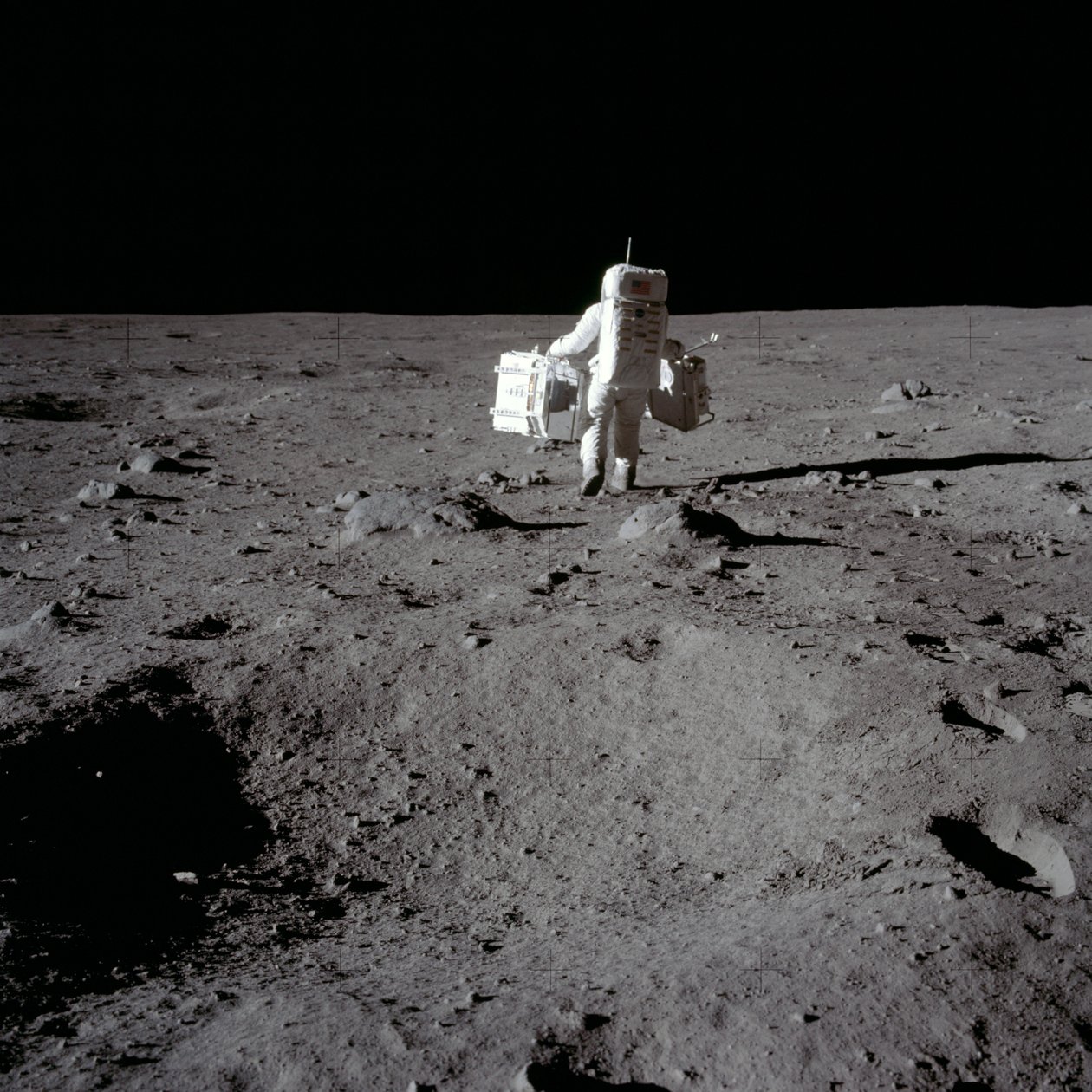 Buzz Aldrin a Tranquility Base-on alkotó: Unbekannt