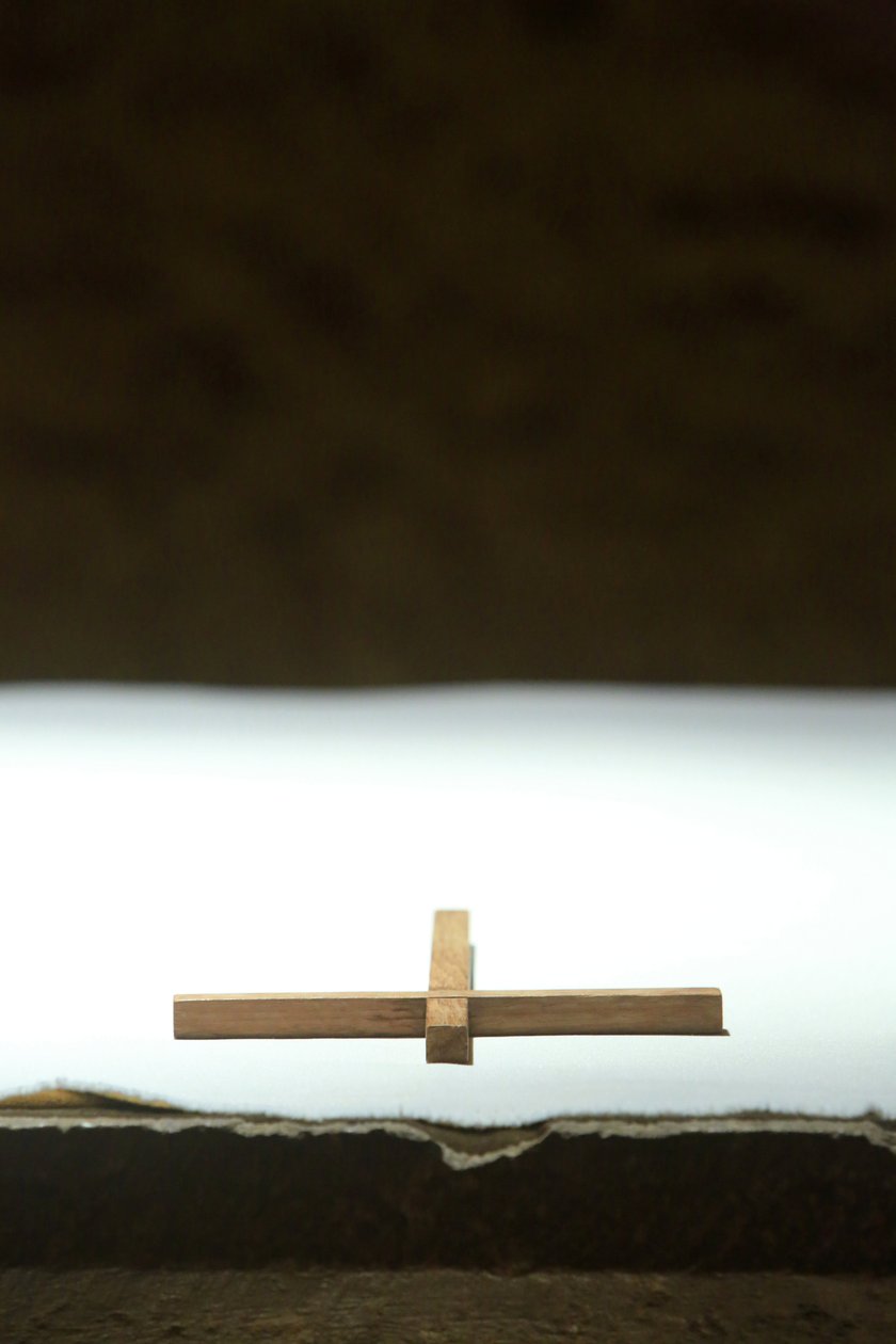 Kereszt oltáron. Taize Community, Taize, Franciaország alkotó: Unbekannt