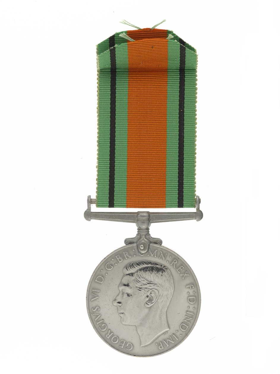 Védelmi érem 1939-45 (nikkel és selyem) alkotó: Unbekannt