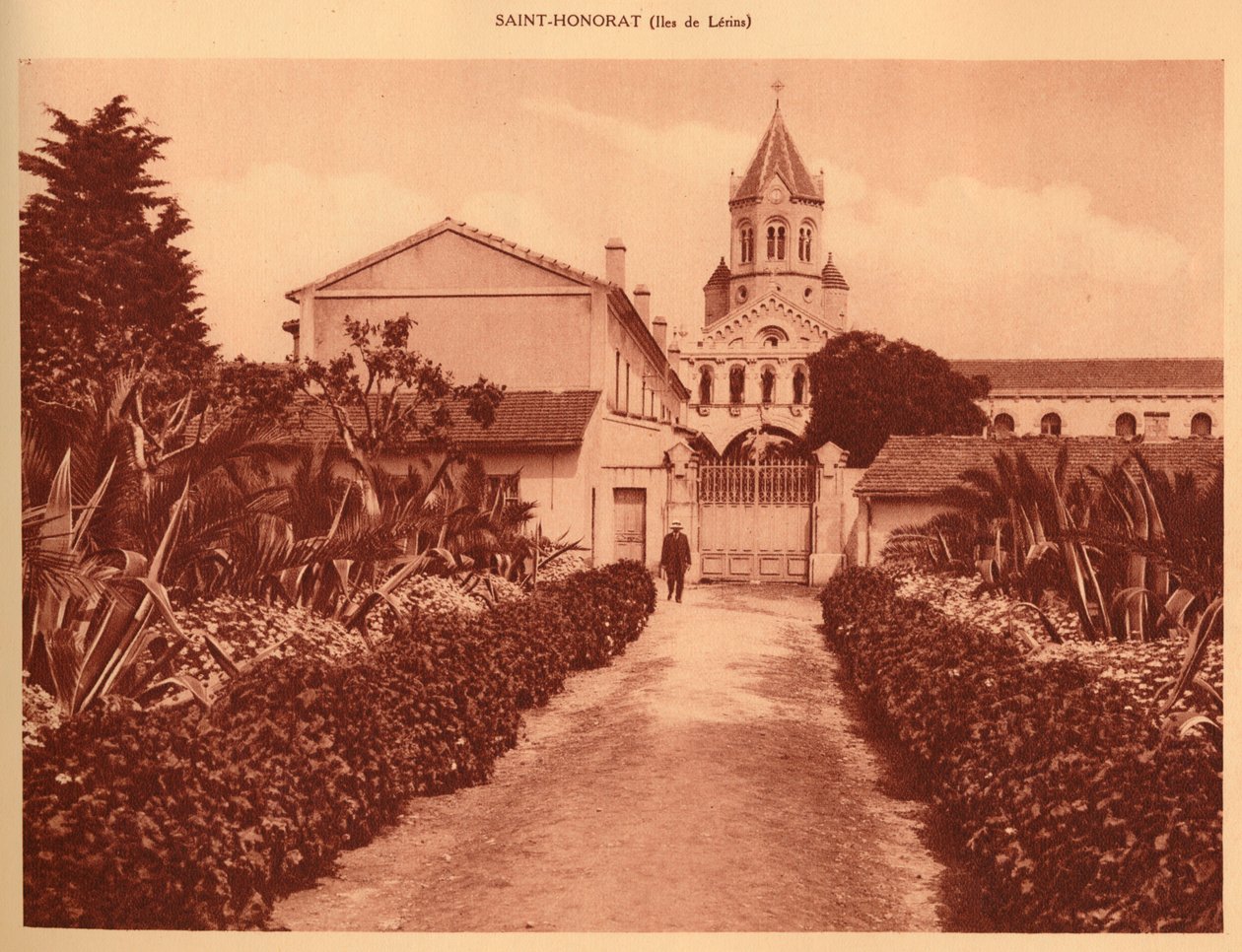A kolostor bejárata, Saint-Honorat, 1930. alkotó: Unbekannt