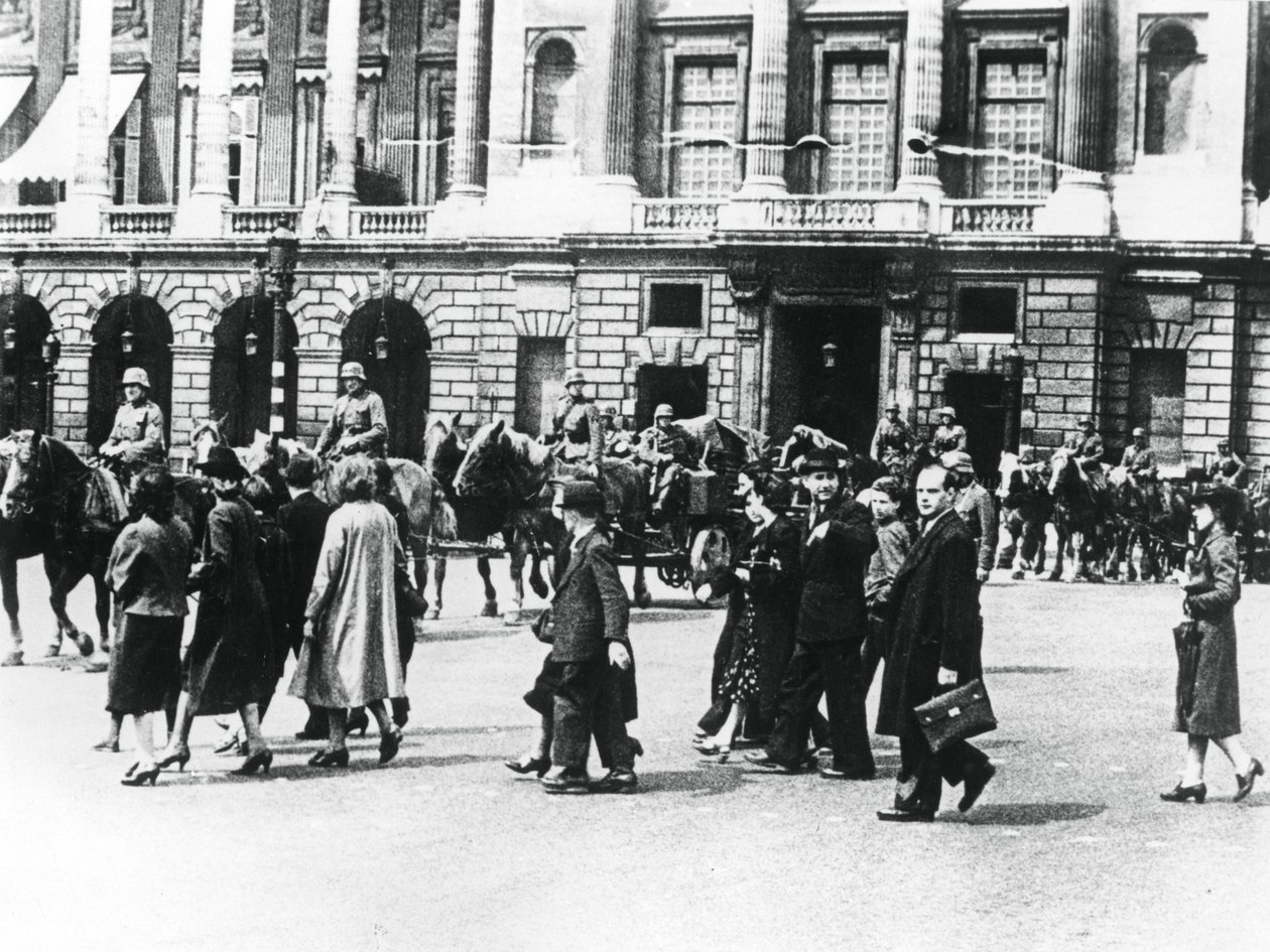 Német csapatok a megszállt Párizsban, 1940. június alkotó: Unbekannt