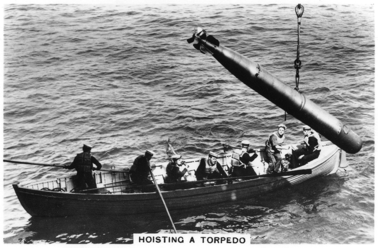 Torpedó felemelése, HMS Courageous, 1937 alkotó: Unbekannt