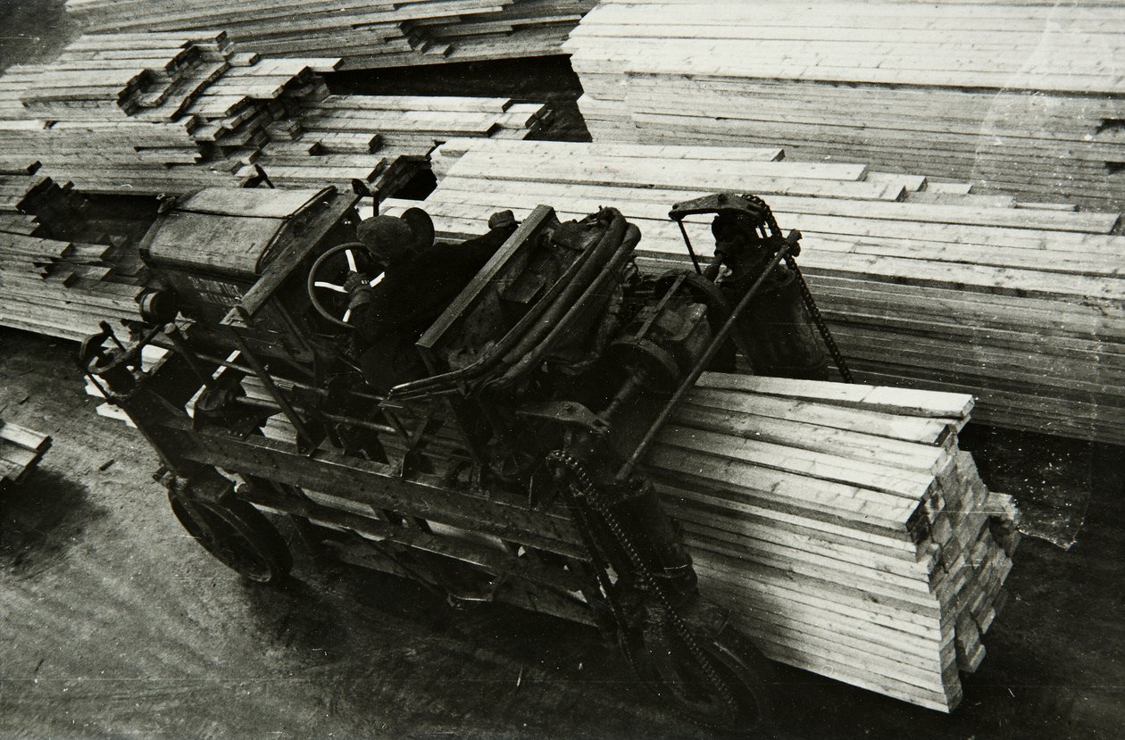 Egy fafeldolgozó gyárban, Oroszország, 1950-es évek alkotó: Unbekannt