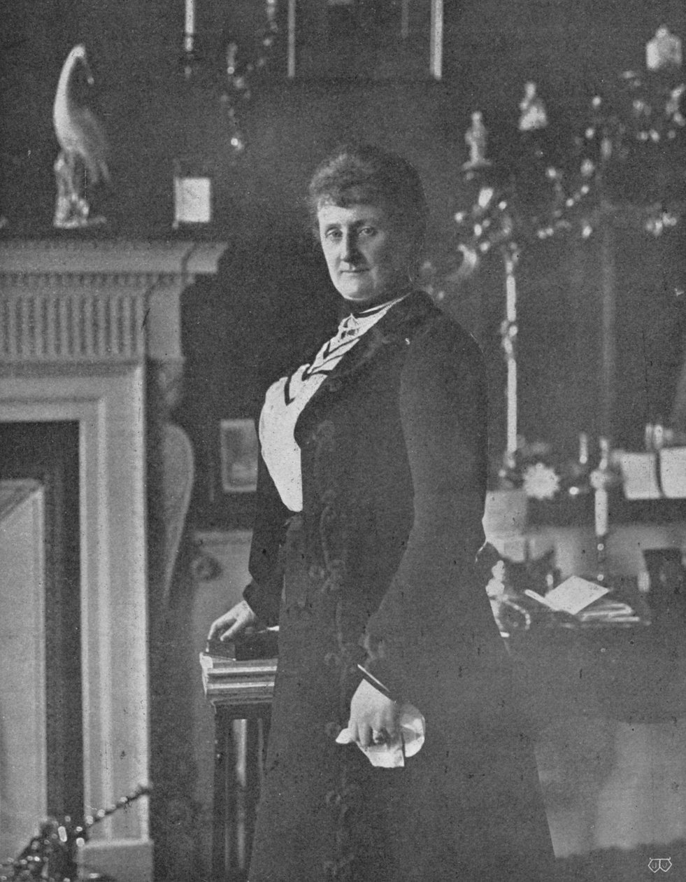 Lady Lansdowne az íróasztalánál, c1903, 1903 alkotó: Unbekannt
