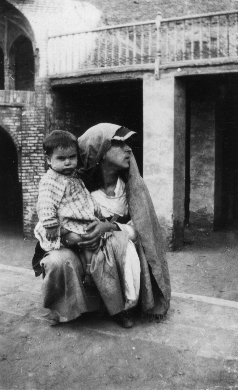 Perzsa nő és gyermek, 1917-1919 alkotó: Unbekannt