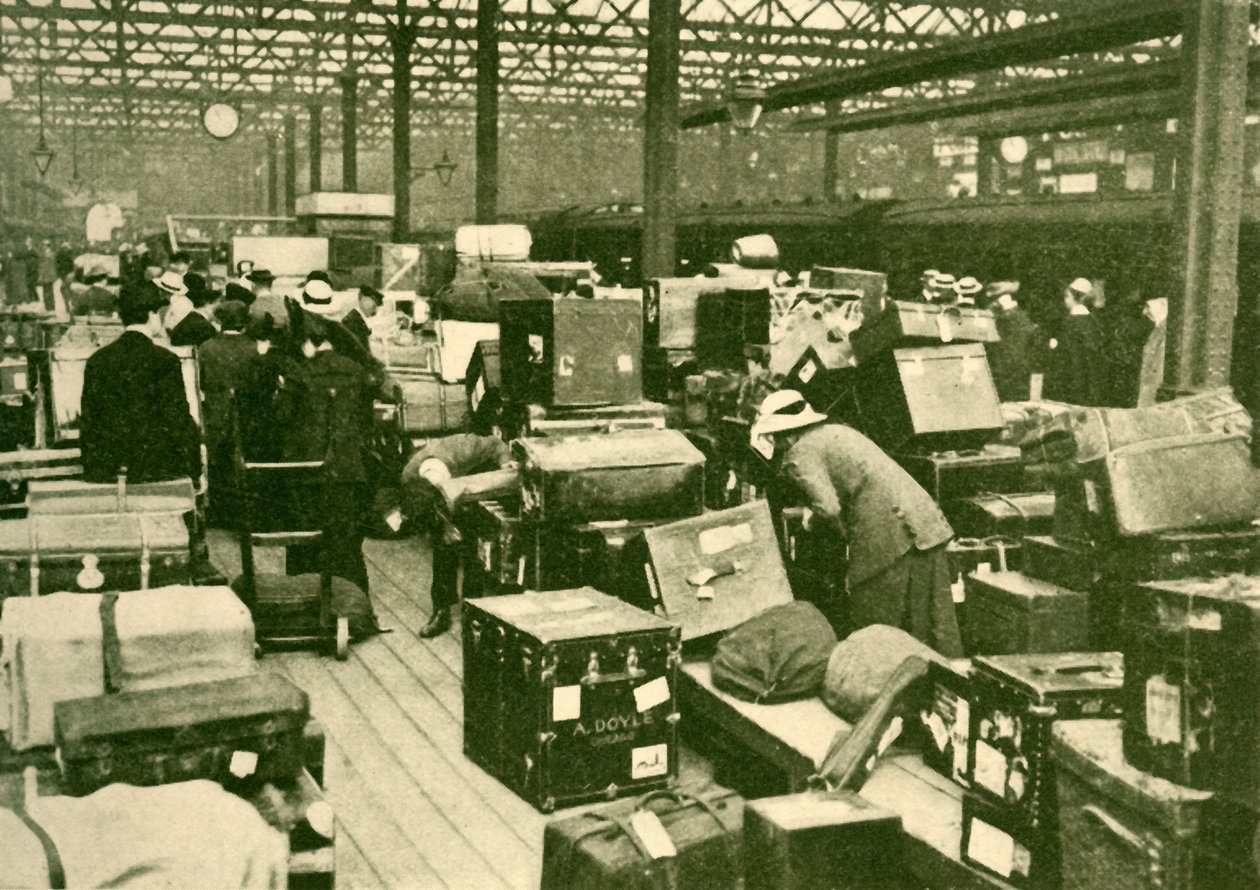 Poggyászkupacok a Charing Cross állomáson, 1930. alkotó: Unbekannt