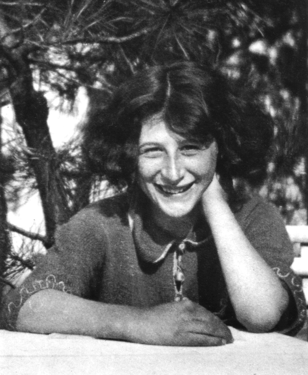 Simone Weil portréja (f/w fotó) alkotó: Unbekannt
