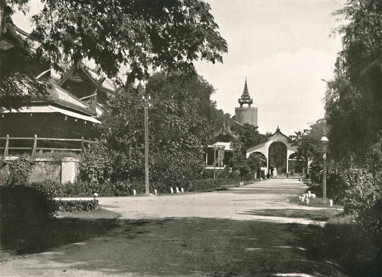 Queens Watch Tower, a palota, Mandalay, 1900. alkotó: Unbekannt