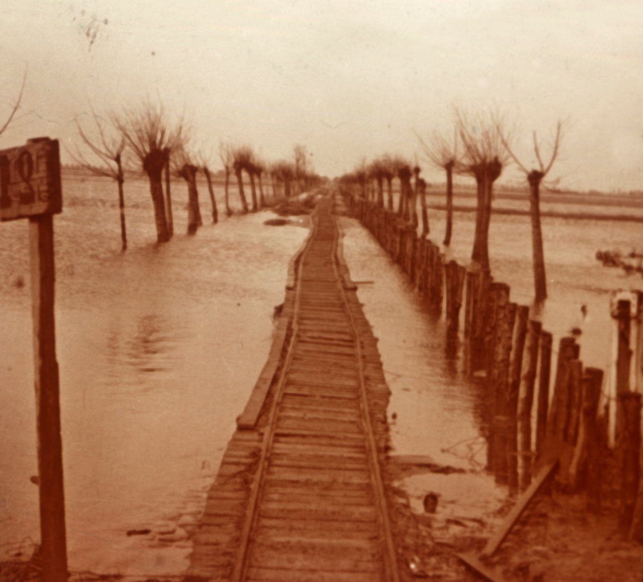 Vasútvonal, Nieuwpoort, Flandria, Belgium, c1914-c1918 alkotó: Unbekannt