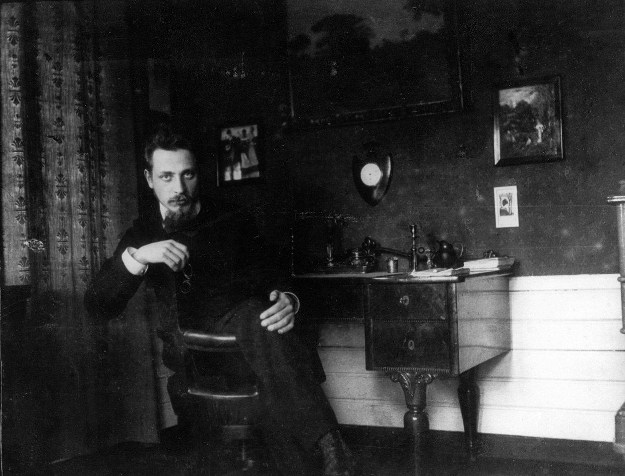 Rainer Maria Rilke dolgozószobájában, c. 1905. alkotó: Unbekannt