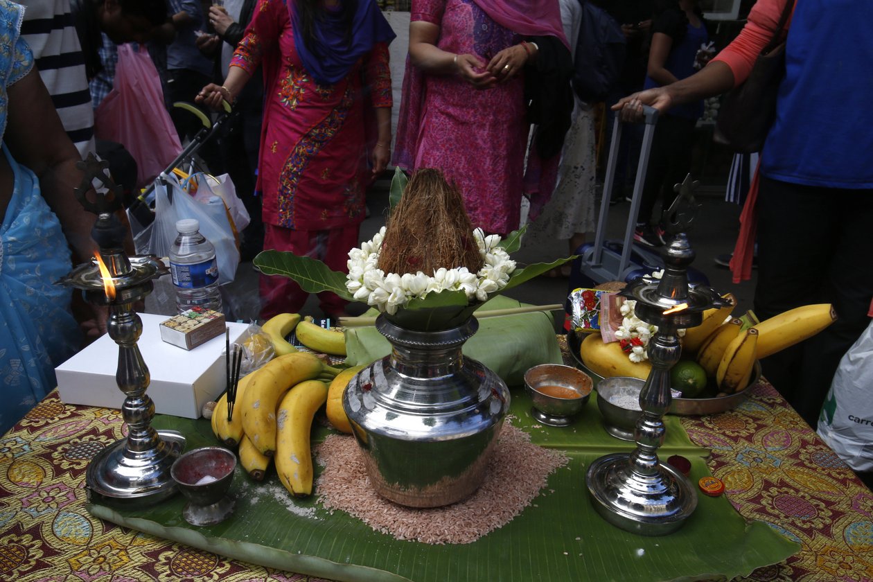 Rath Yatra szekérfesztivál Párizsban. Ajánlatok. Franciaország alkotó: Unbekannt