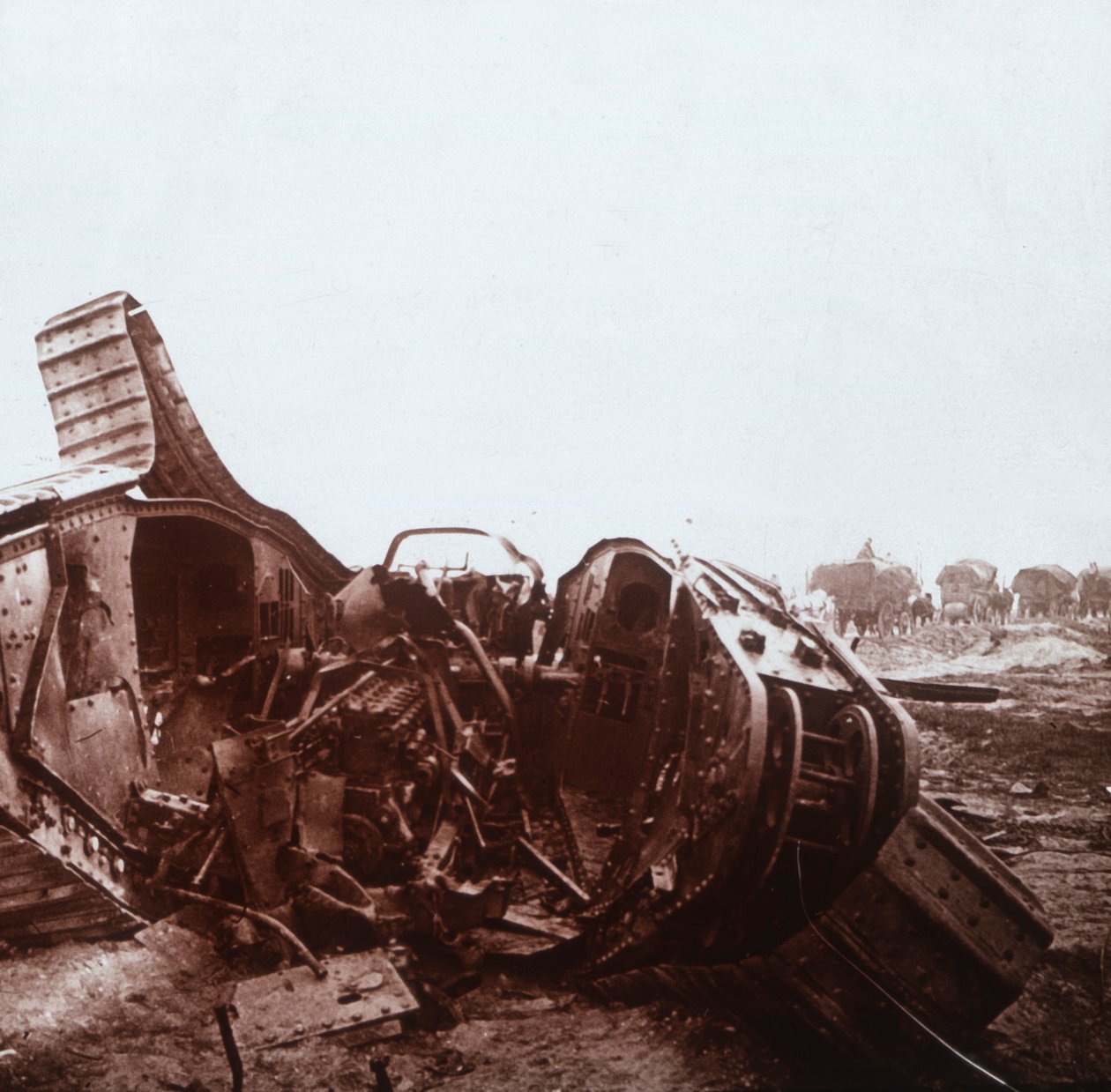 Feltépett tank, Champagne, Észak-Franciaország, c1914-c1918 alkotó: Unbekannt
