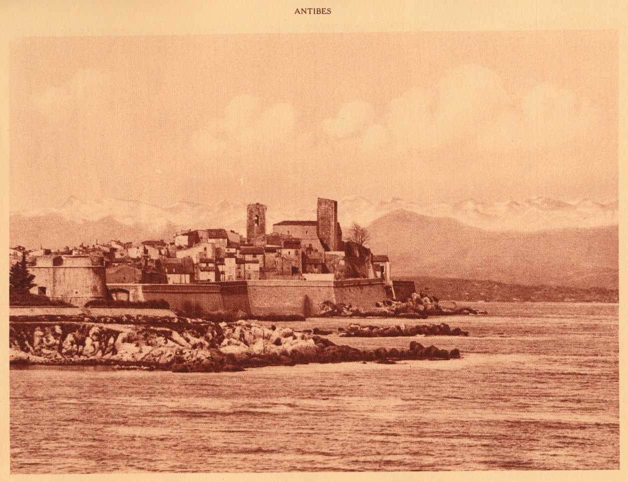 Az Alpok gerince és Antibes, 1930. alkotó: Unbekannt