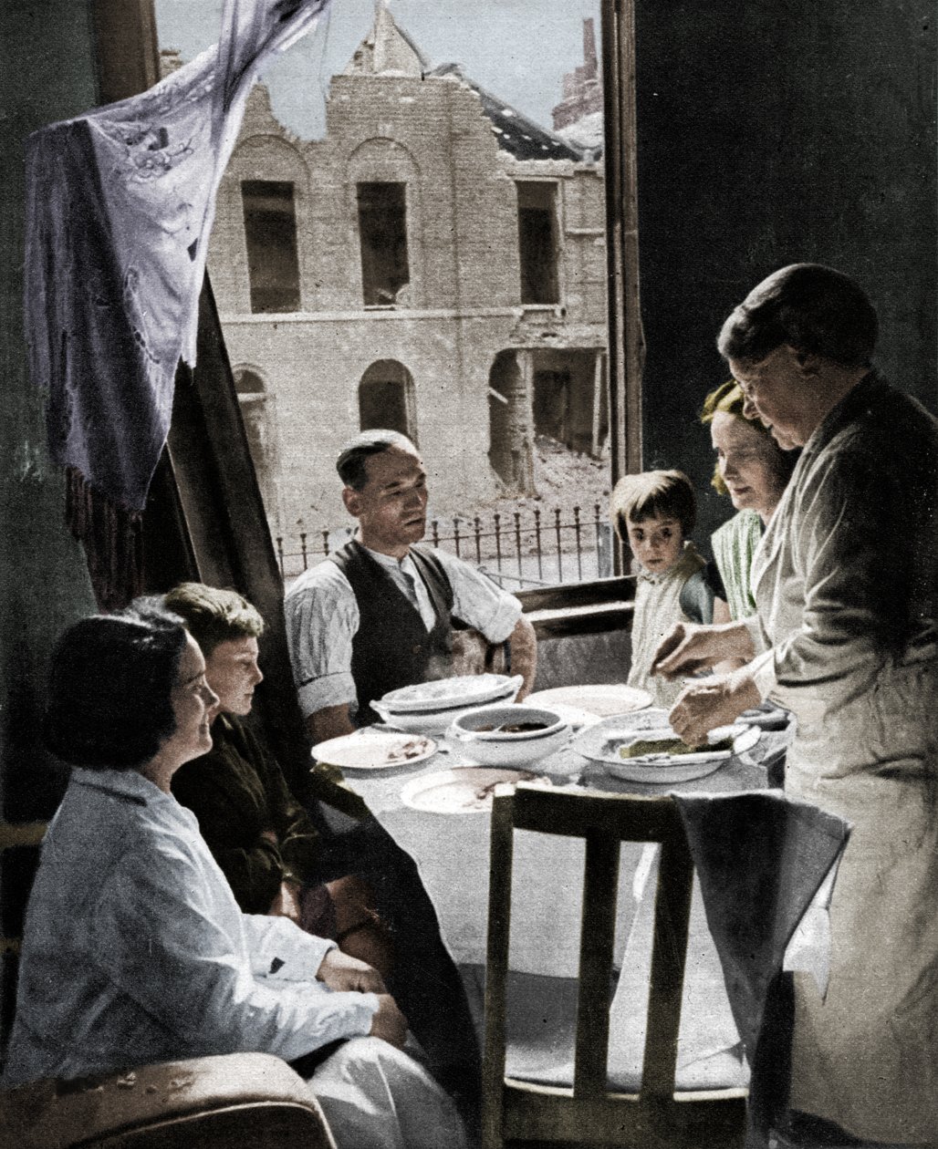 A családnak ennie kell, 1940, 1942 alkotó: Unbekannt