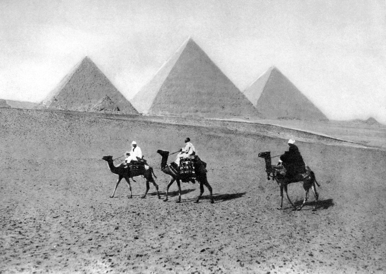 A gízai piramisok, Kairó, Egyiptom, 1920-as évek alkotó: Unbekannt