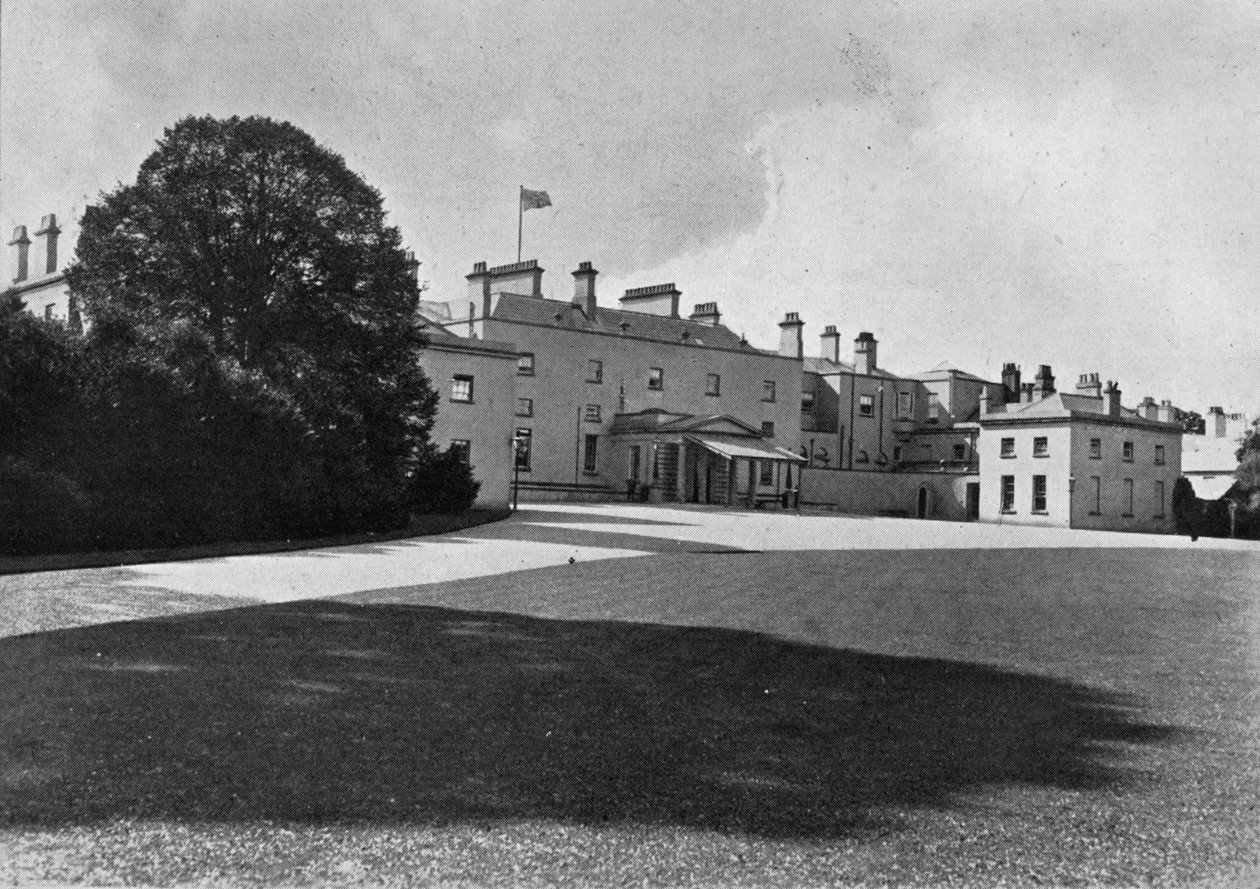 The Vice-Regal Lodge, Dublin, 1945 alkotó: Unbekannt