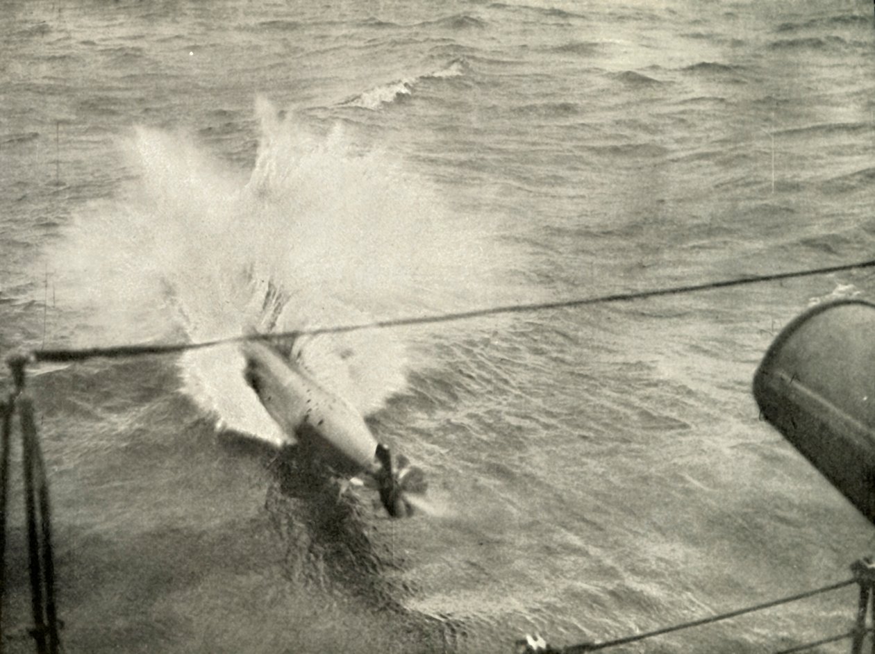 Torpedó belép a vízbe, 1919. alkotó: Unbekannt