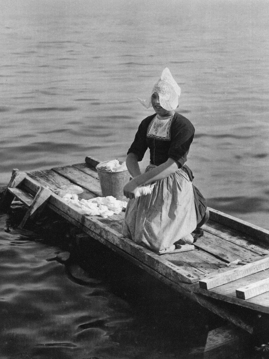 Mosás a Zuider Zee-ben, Volendam, Hollandia, 1934 alkotó: Unbekannt