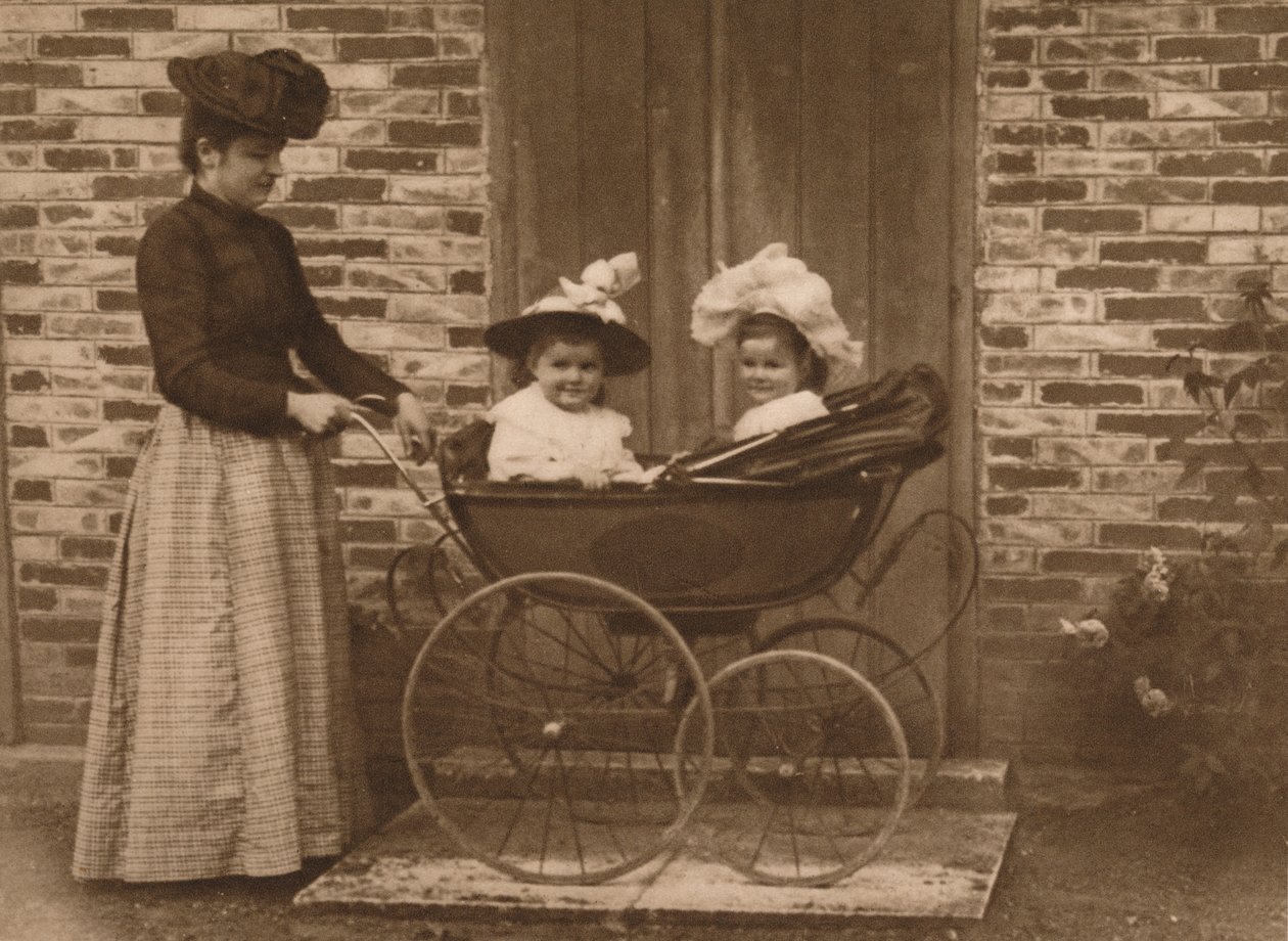 Nő és gyerekek babakocsiban, 1937 alkotó: Unbekannt