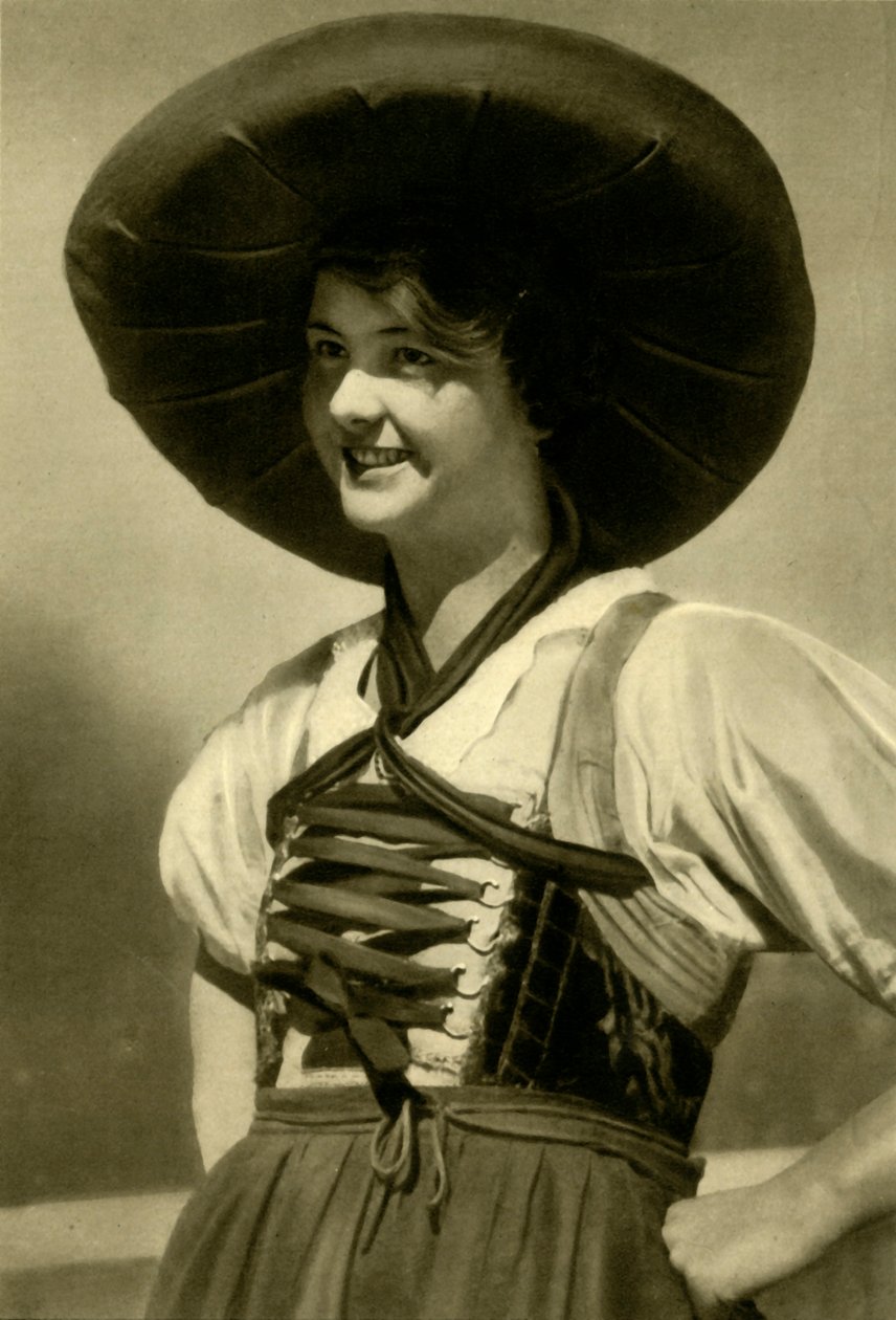 Nő népviseletben, Tirol, Ausztria, c1935. alkotó: Unbekannt