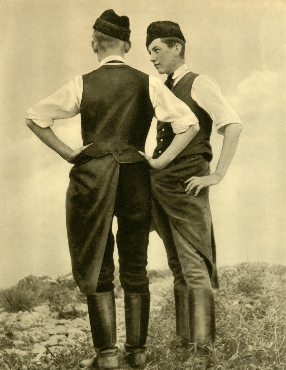 Fiatal férfiak népviseletben, Burgenland, Ausztria, c1935. alkotó: Unbekannt