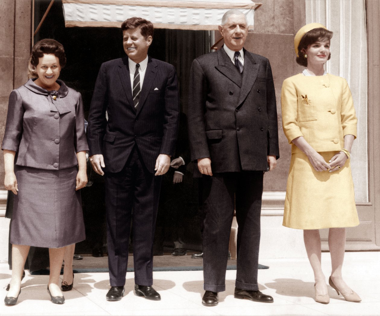 John Kennedy amerikai elnök az Elysee-palotában 1961. május 31-én feleségével, Jackie-vel alkotó: Unbekannt Unbekannt