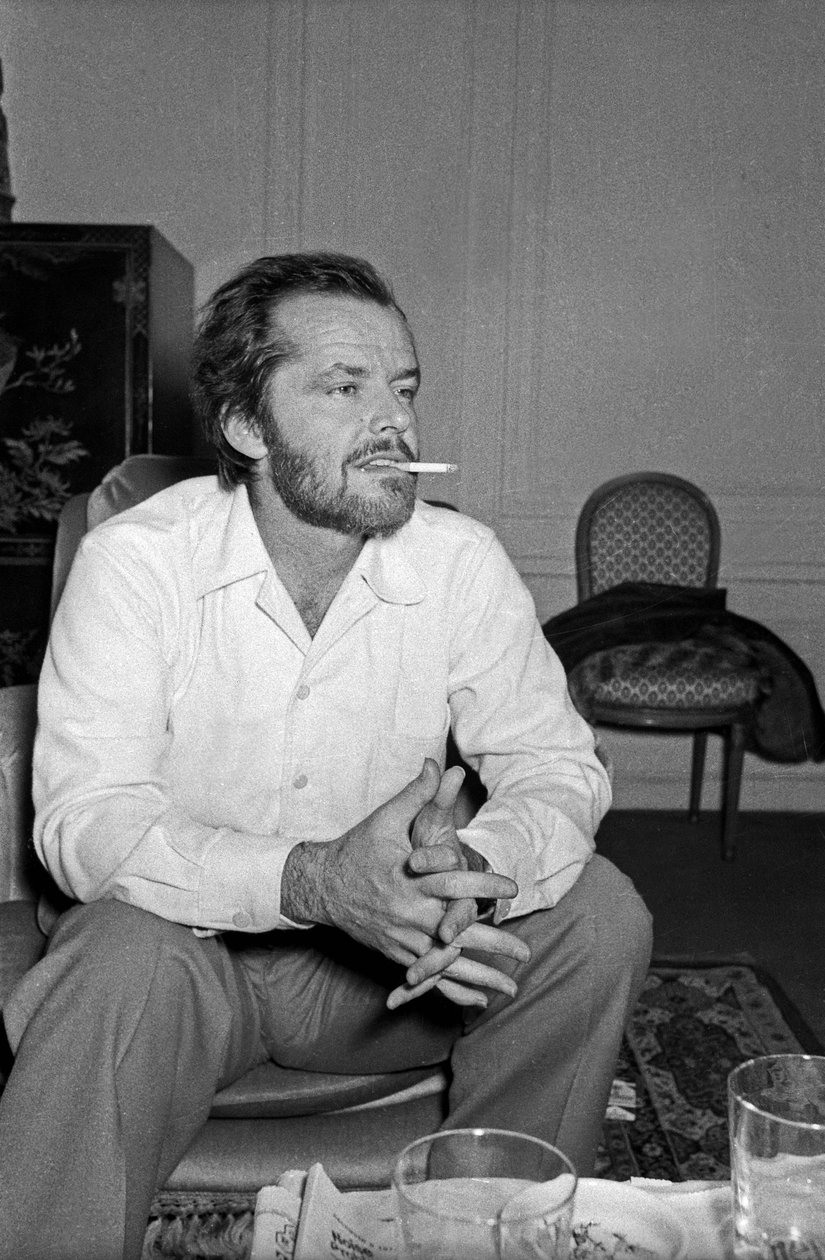 Jack Nicholson válaszol az újságíróknak párizsi szállodájában, 1974. december 9-én alkotó: Unbekannt Unbekannt