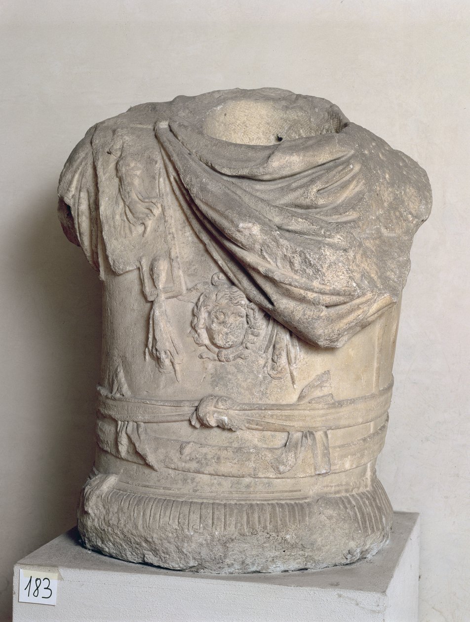 Cuirass, római (márvány) alkotó: Unbekannt
