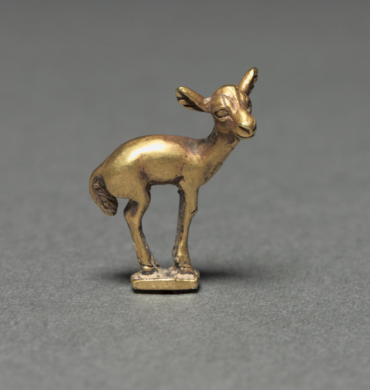 Elk Fawn Finial, ie 400-200 alkotó: Unbekannt