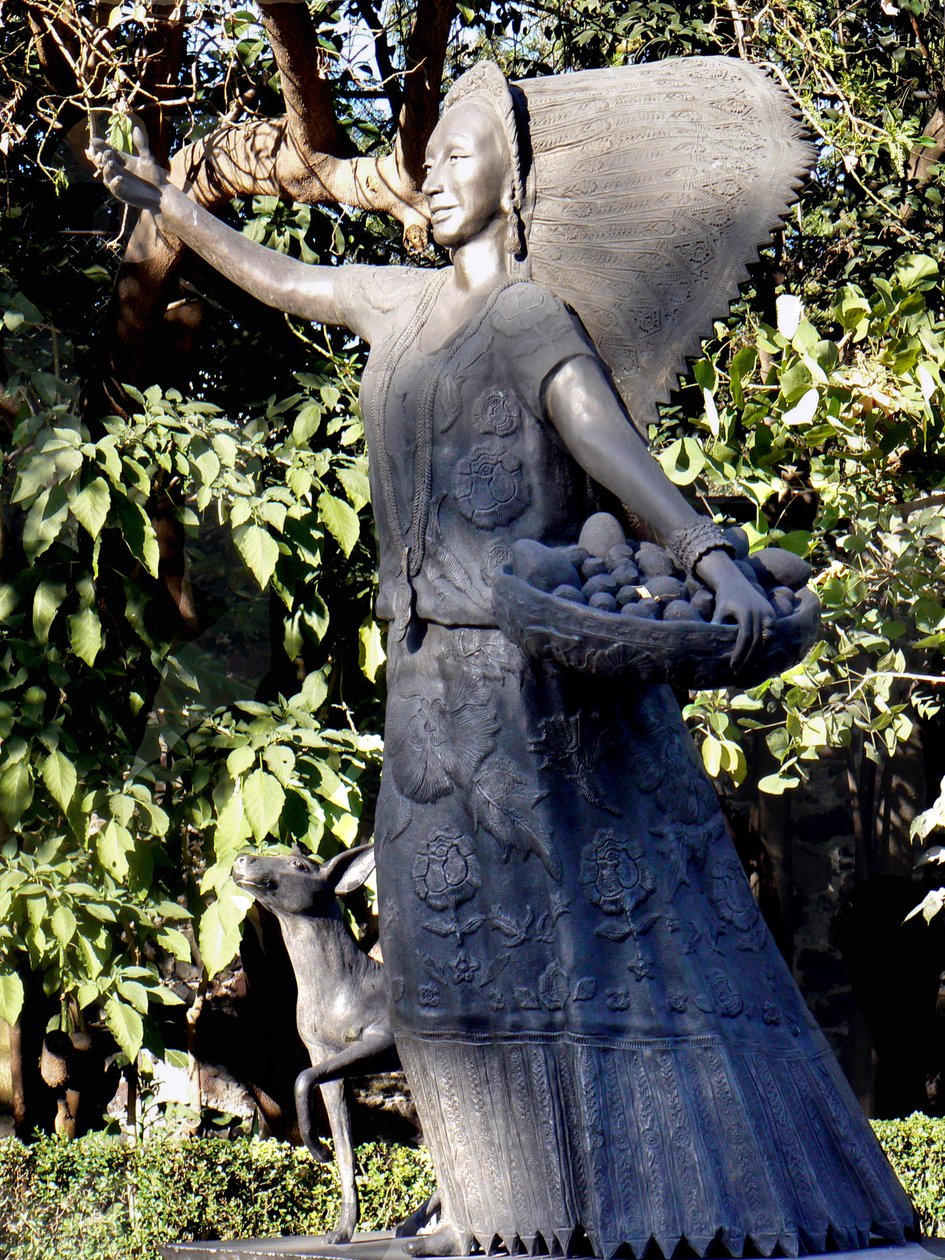 Dolores Olmedo szobra (bronz0 alkotó: Unbekannt