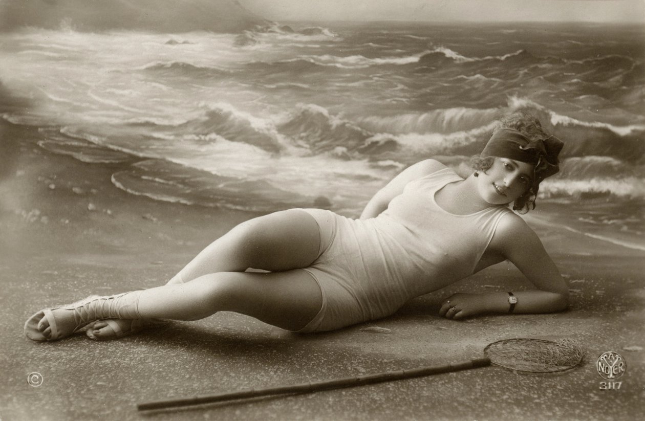 fürdőruhás nő, c. 1900-as évek eleje (képeslap) alkotó: Alec Hunter