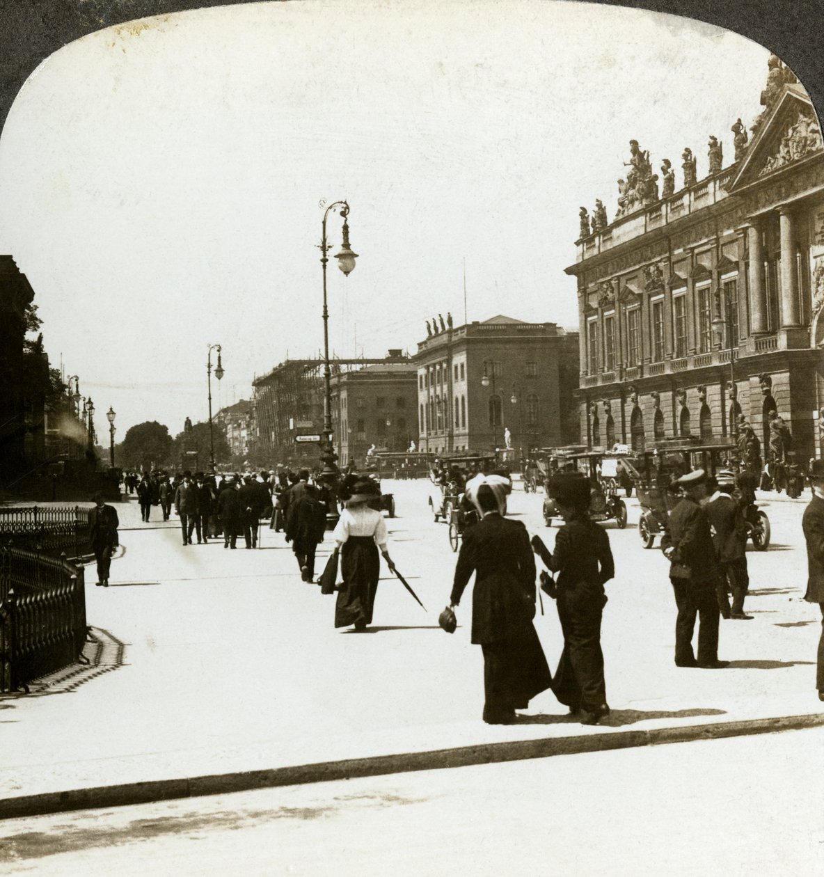 Unter den Linden, Berlin, Németország. alkotó: Underwood and Underwood