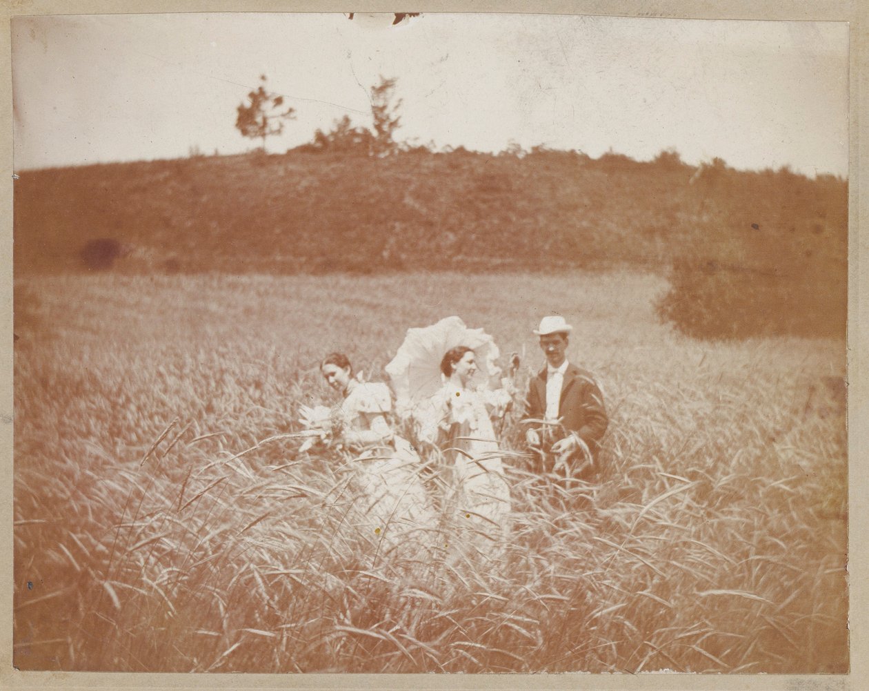 [Három barát a mezőn] alkotó: Unidentified