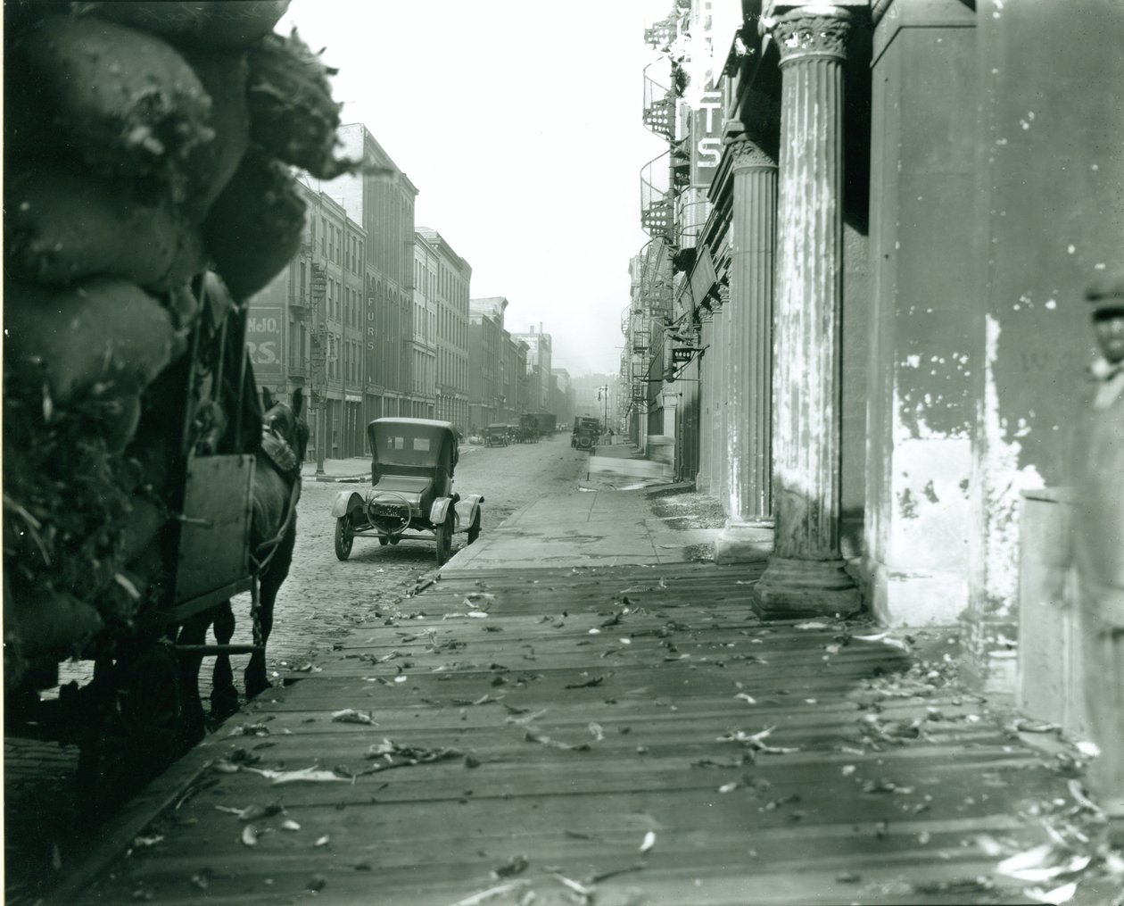 Fő utca, észak felé nézve a Piac utcán alkotó: Unknown