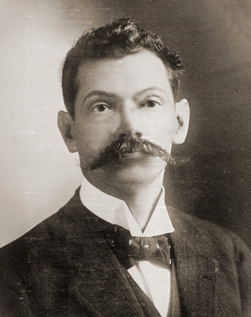 Dr. Francisco Bertrand Barahona portréja 1910 körül alkotó: Unknown
