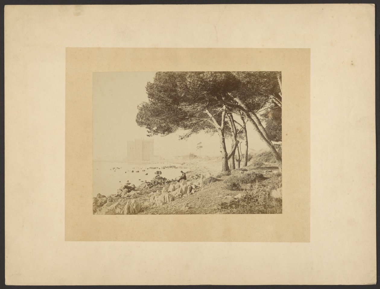 [A Lérins-i apátság látképe Cannes-ból] alkotó: Unknown artist/maker
