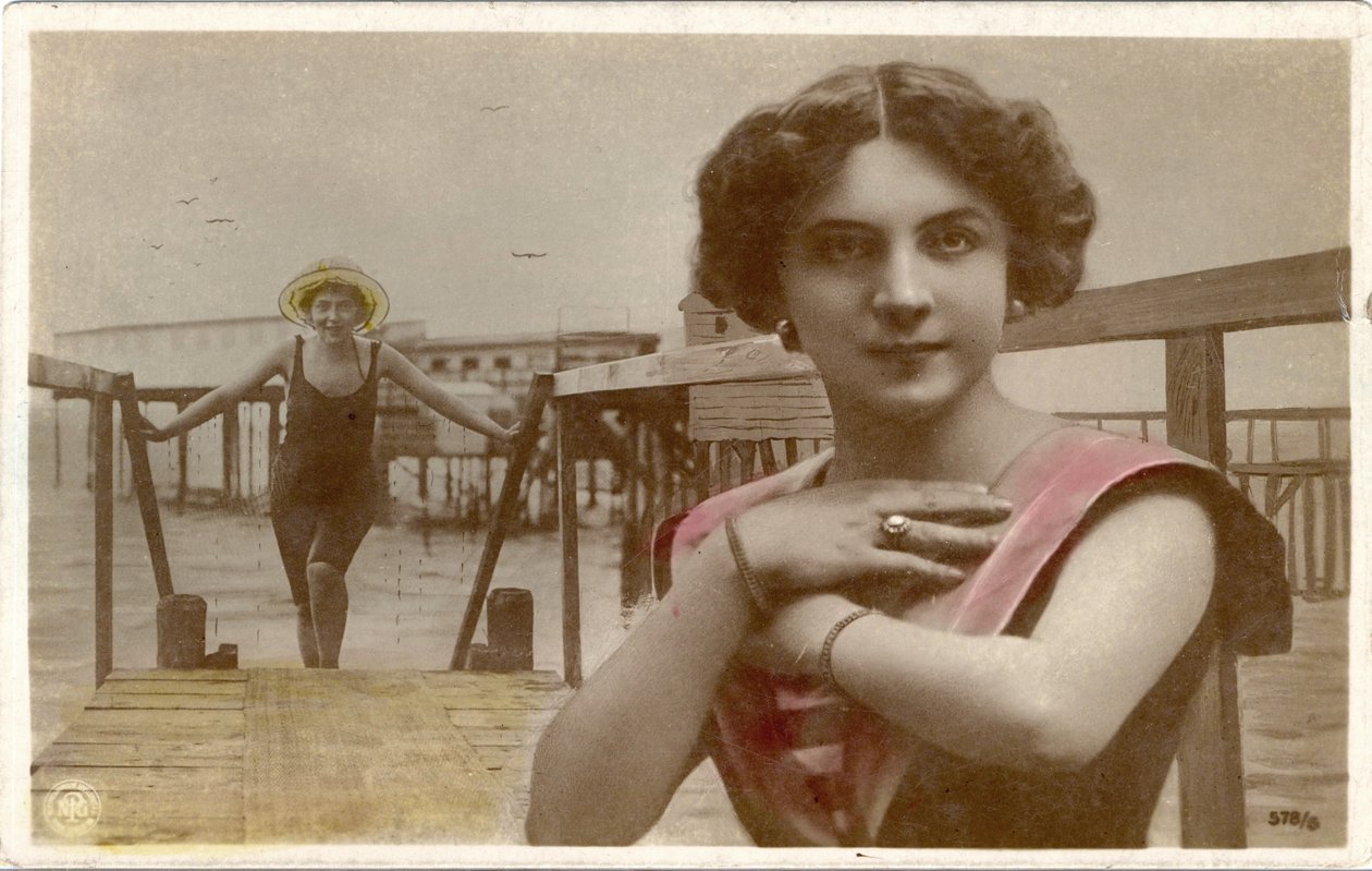 fürdőruhás nők, c. 1908 (képeslap) alkotó: Unknown photographer