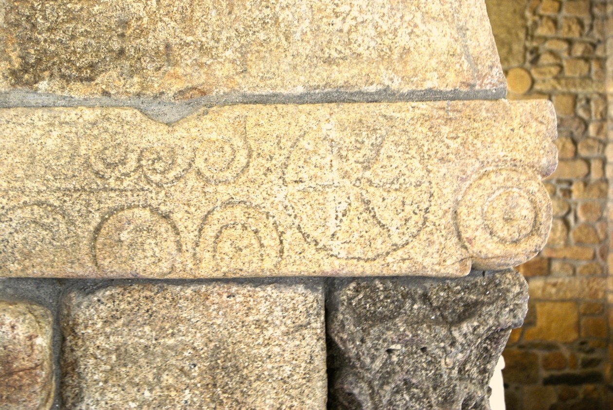 Visigótikus faragványok a São Pedro de Balsemão-kápolnában, Sé, Lamego, Portugália 599 körül (gránit) alkotó: Visigothic